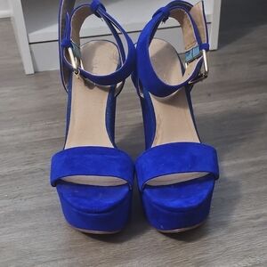 *MOVING SALE* Aldo Vibrant Blue Suede Heels